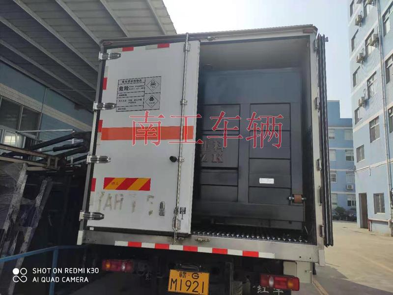 2噸內(nèi)置汽車尾板,鋁質(zhì)箱體尾板訂制