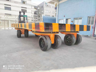 1673062913560828.jpg 20噸重型平板拖車帶4個轉(zhuǎn)盤5I.jpg