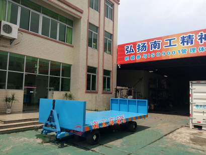 1676271426967222.jpg 20噸前后護(hù)欄重型平板拖車2I.jpg