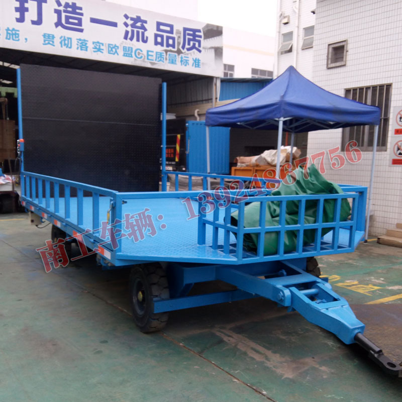 自帶裝卸貨平臺(tái)汽車尾板倉庫搬運(yùn)小拖車2.jpg