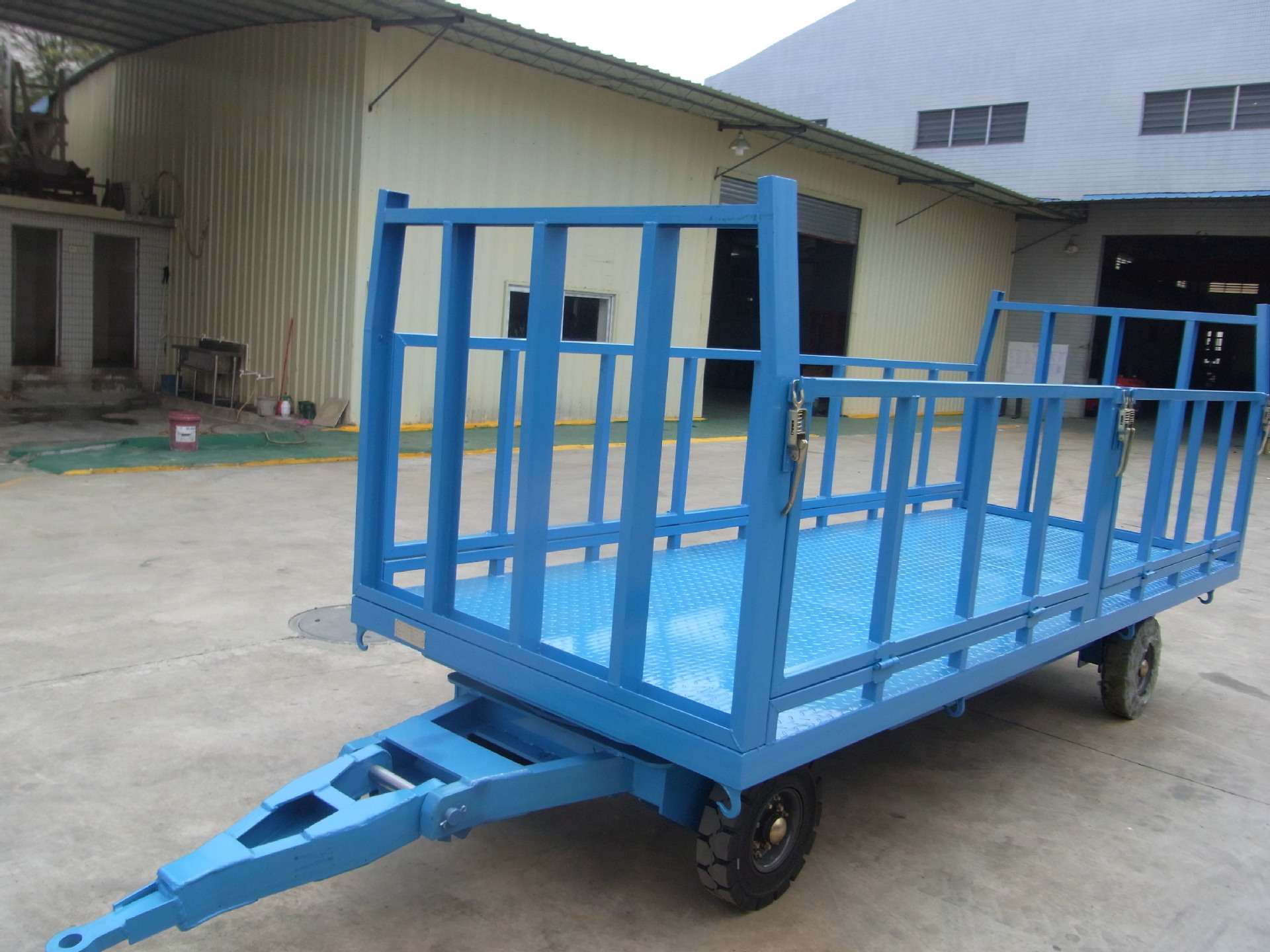 1678084273848326.jpg 3T下翻式護欄平板拖車4.jpg