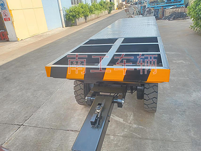1682325492348363.jpg 8噸雙牽引同軌跡聯(lián)動(dòng)平板拖車3I.jpg
