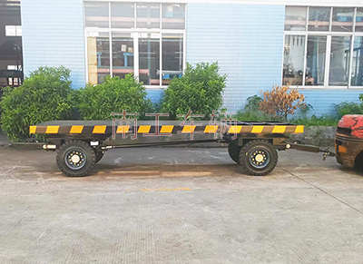 1682325513333521.jpg 8噸雙牽引同軌跡聯(lián)動(dòng)平板拖車5I.jpg