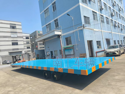1730096751800870.jpg 40噸4米寬重型平板拖車(chē) 藍(lán)色2I.jpg