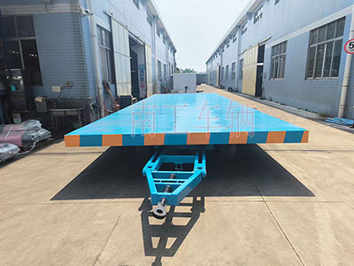 1730096764585588.jpg 40噸4米寬重型平板拖車(chē) 藍(lán)色4I.jpg