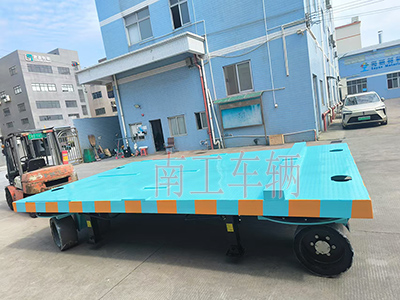18噸重型平板拖車 四個轉(zhuǎn)盤工具拖車3I.jpg