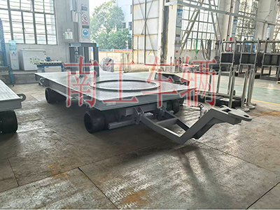 1759023221594978.jpg 5噸牽引平板拖車(chē) 帶上裝架6I.jpg