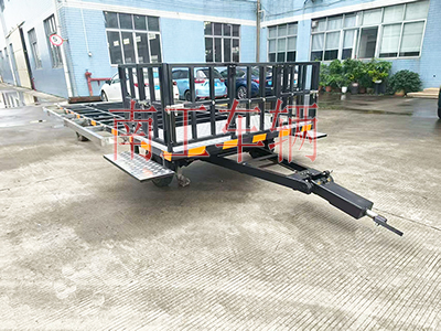 4噸小護(hù)欄帶不銹鋼掛件牽引平板拖車(chē)I.jpg